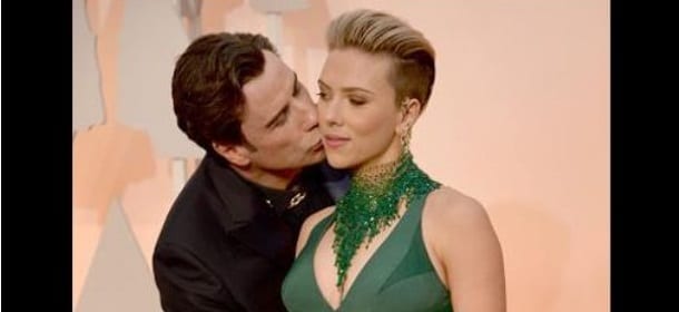 Oscar 2015, Scarlett Johansson difende John Travolta: 