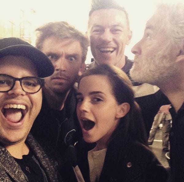 La Bella e la Bestia: Emma Watson e il resto del cast nella prima foto sul set