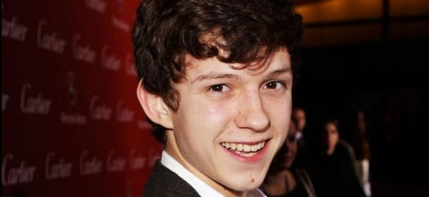 Spiderman, Tom Holland è il prescelto. Ma scoppia la polemica: "Un ragazzino"