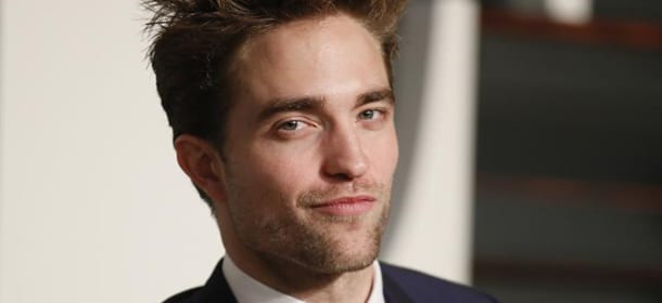 Robert Pattinson attacca Hollywood e si trasferisce a Londra per amore