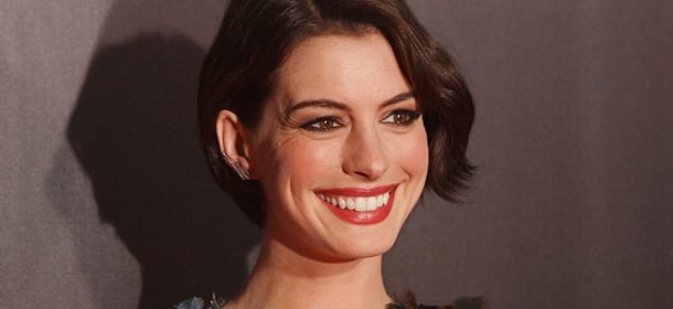 Anne Hathaway protagonista della miniserie televisiva The Ambassador's Wife