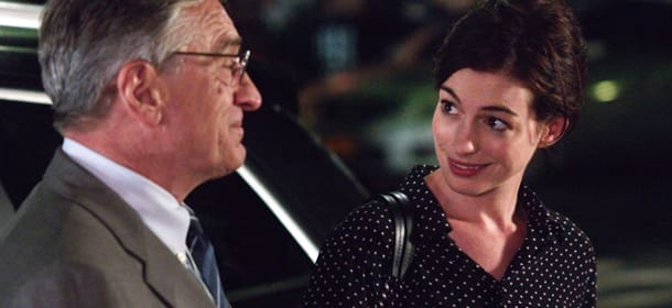 Lo stagista inaspettato: Robert De Niro e Anne Hathaway nel trailer italiano