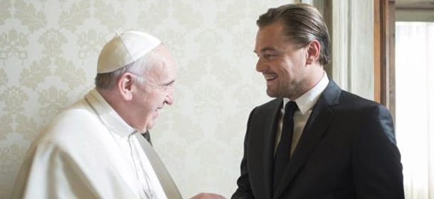 Leonardo DiCaprio a Roma dal Papa per parlare di ambiente. Dal web applausi e ironia
