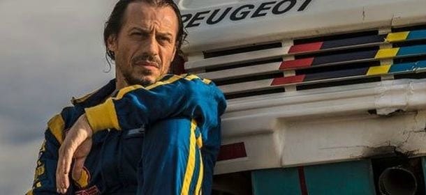 “Veloce come il vento”, il poster e il trailer del nuovo film con Stefano Accorsi