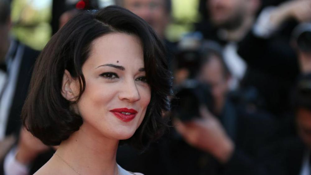 Claudia Gerini dice la sua sulla questione molestie sessuali e dichiara: "Asia Argento sapeva badare a se stessa"