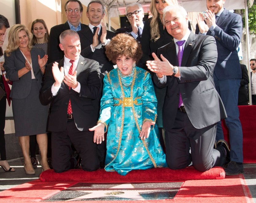 Gina Lollobrigida, arriva la sua stella sulla Walk of Fame di Los Angeles [FOTO]