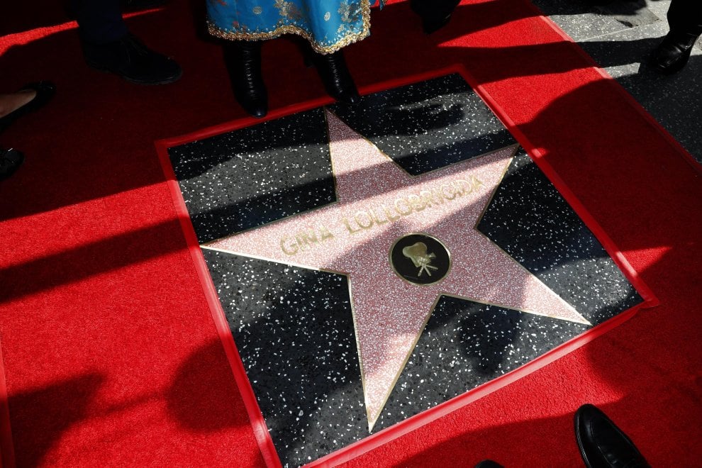 Gina Lollobrigida, arriva la sua stella sulla Walk of Fame di Los Angeles [FOTO]