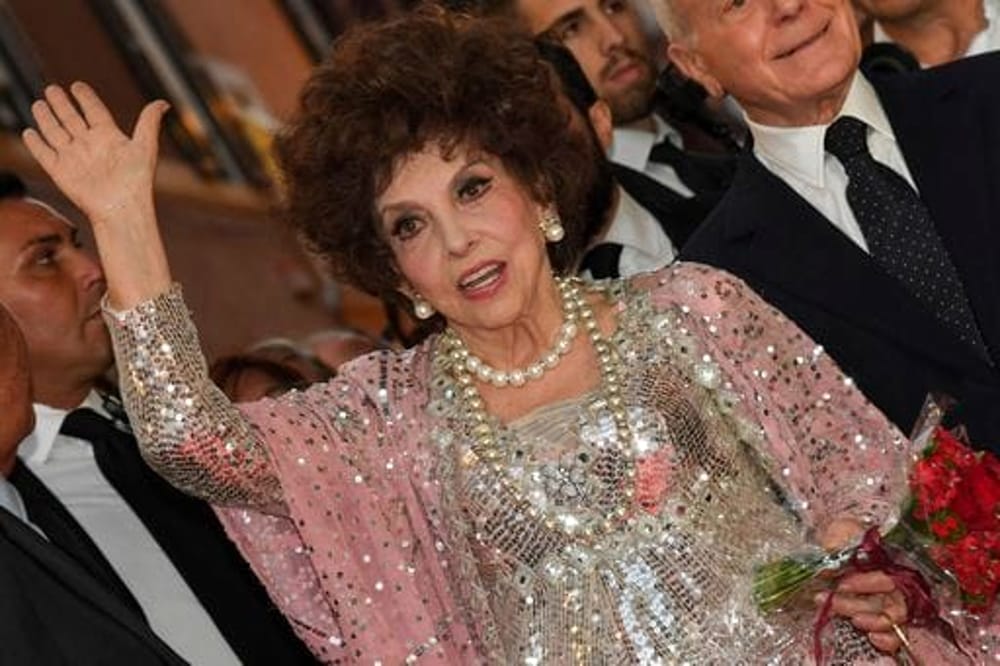 Gina Lollobrigida, arriva la sua stella sulla Walk of Fame di Los Angeles [FOTO]