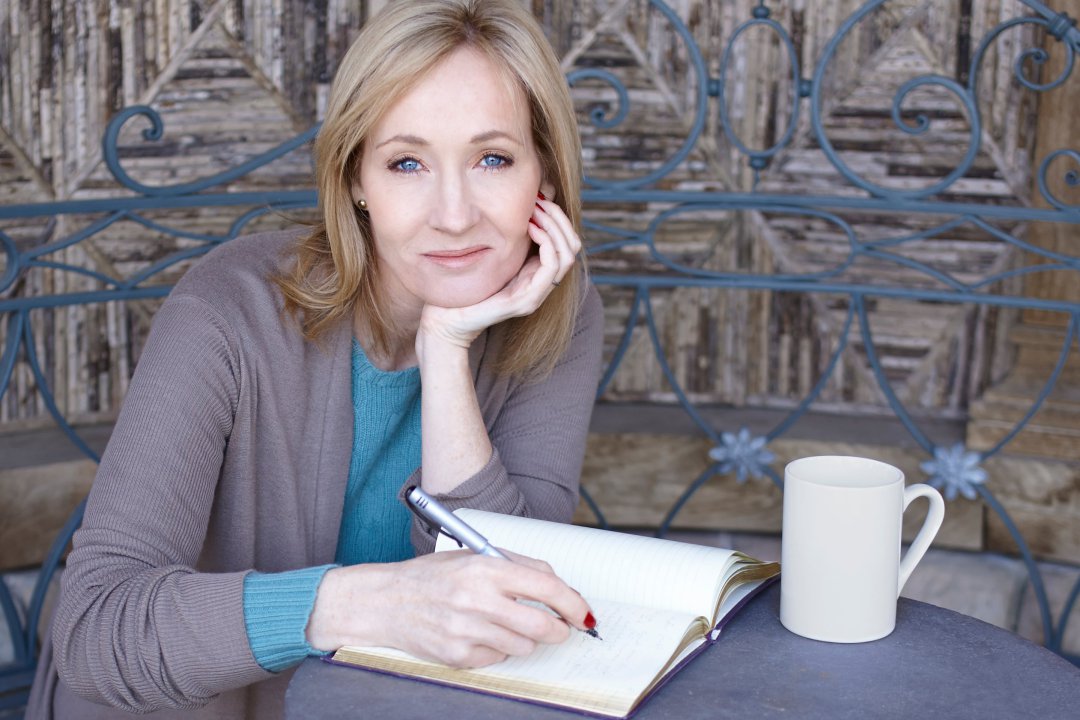 "Albus Silente è gay", la rivolta dei fan e la risposta di J.K Rowling sul nuovo Animali Fantastici 2 [VIDEO]