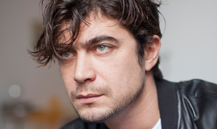 Riccardo Scamarcio risarcito dopo esser stato picchiato. Ecco cosa è successo.