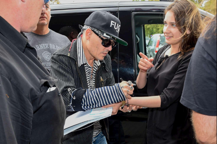 Johnny Depp cancella ogni apparizione in pubblico, il sospetto sul suo stato di salute cresce [FOTO]