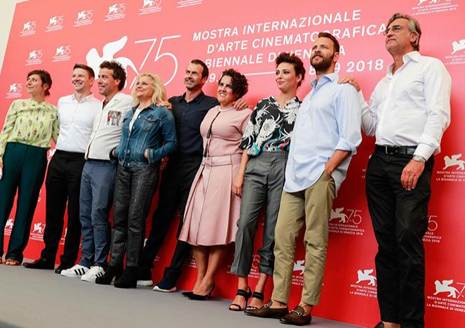 Uno straordinario Alessandro Borghi incanta la Mostra del Cinema di Venezia [FOTO & VIDEO]