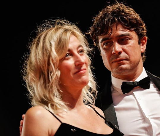 Venezia 75: Riccardo Scarmacio e Valeria Golino insieme sul red carpet [FOTO]