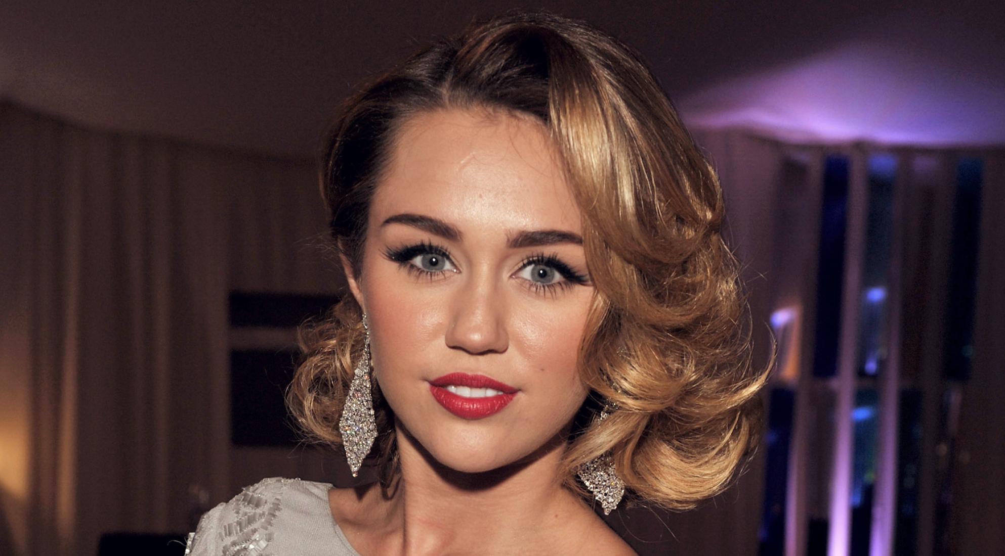 Black Mirror 5: svelati i nuovi interpreti. Nel cast anche Miley Cyrus