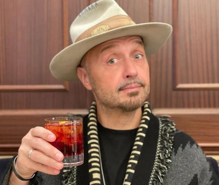 Joe Bastianich con bicchiere