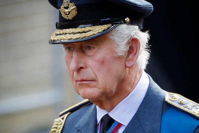 Re Carlo III Problemi a Buckingham Palace