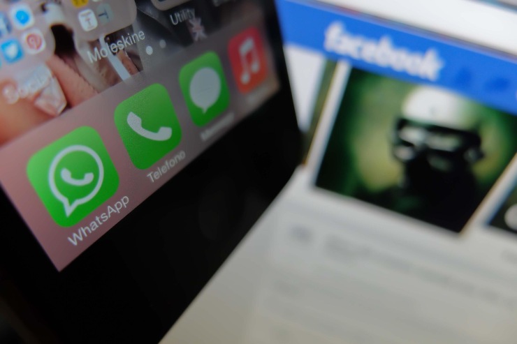 Una serie di app su smartphone, tra cui Whatsapp