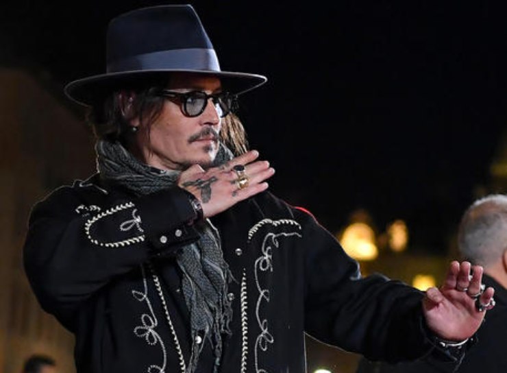 Johnny Depp tornare a fare l'attore, il regista e continua la campagna promozionale con Dior.