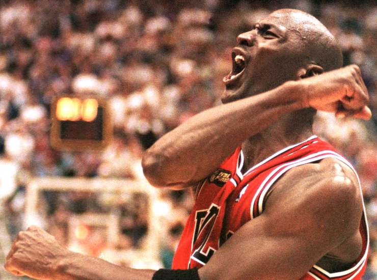 La maglia dei Chicago Bulls indossata da Michael Jordan