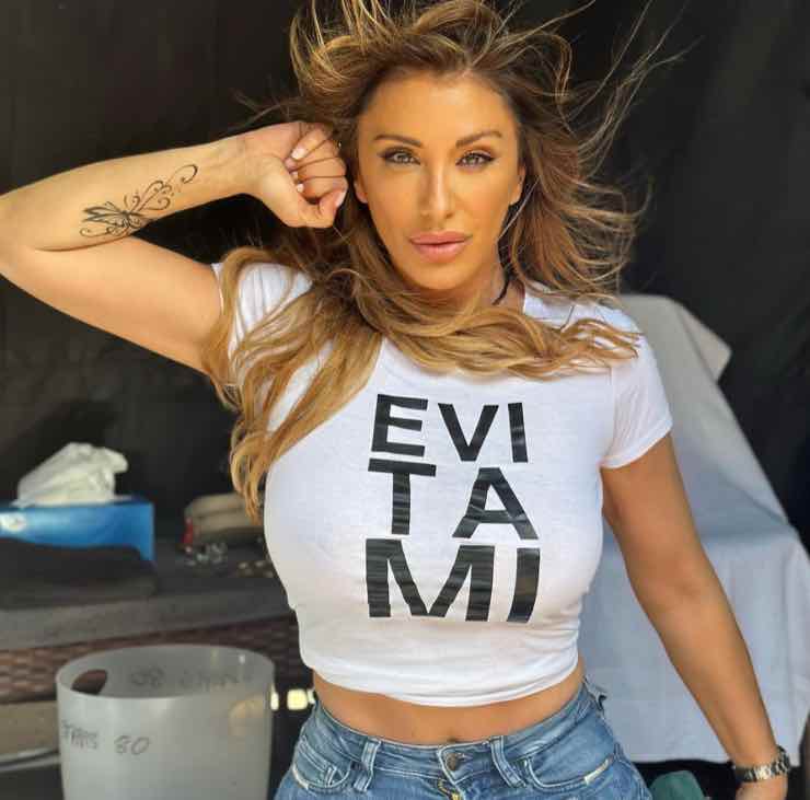 t-shirt sabrina salerno 