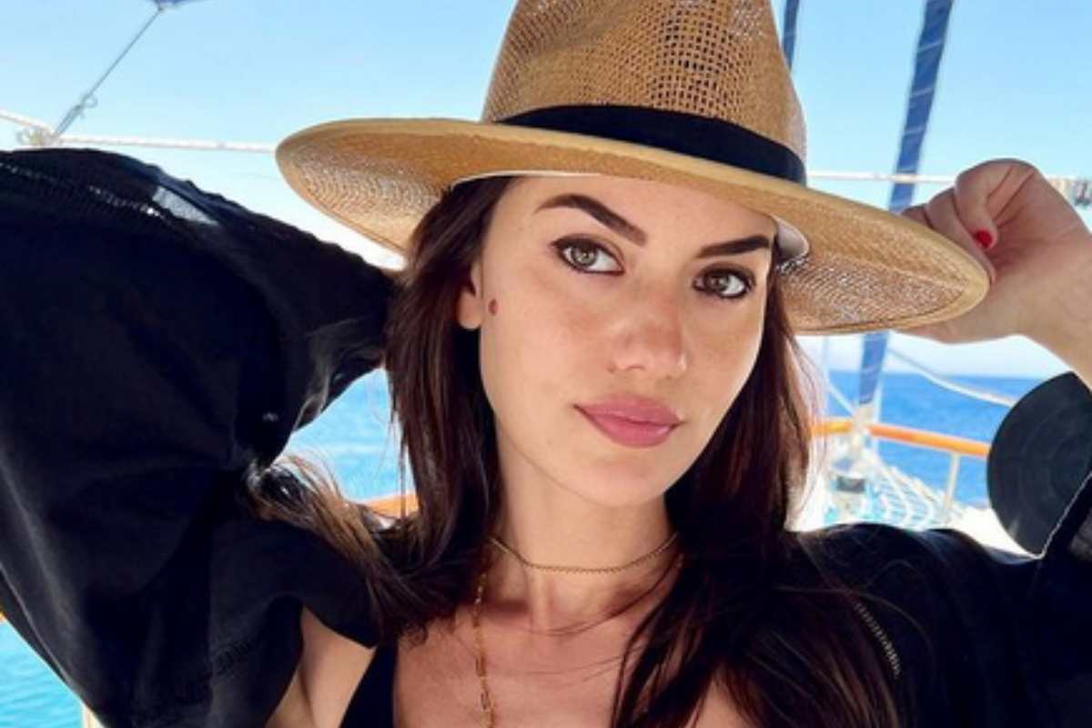 Fahriye Evcen, chi è la protagonista de La ragazza e l'ufficiale