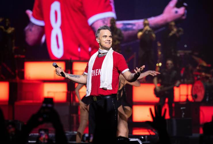 Robbie Williams vuole ricorrere alla chirurgia estetica