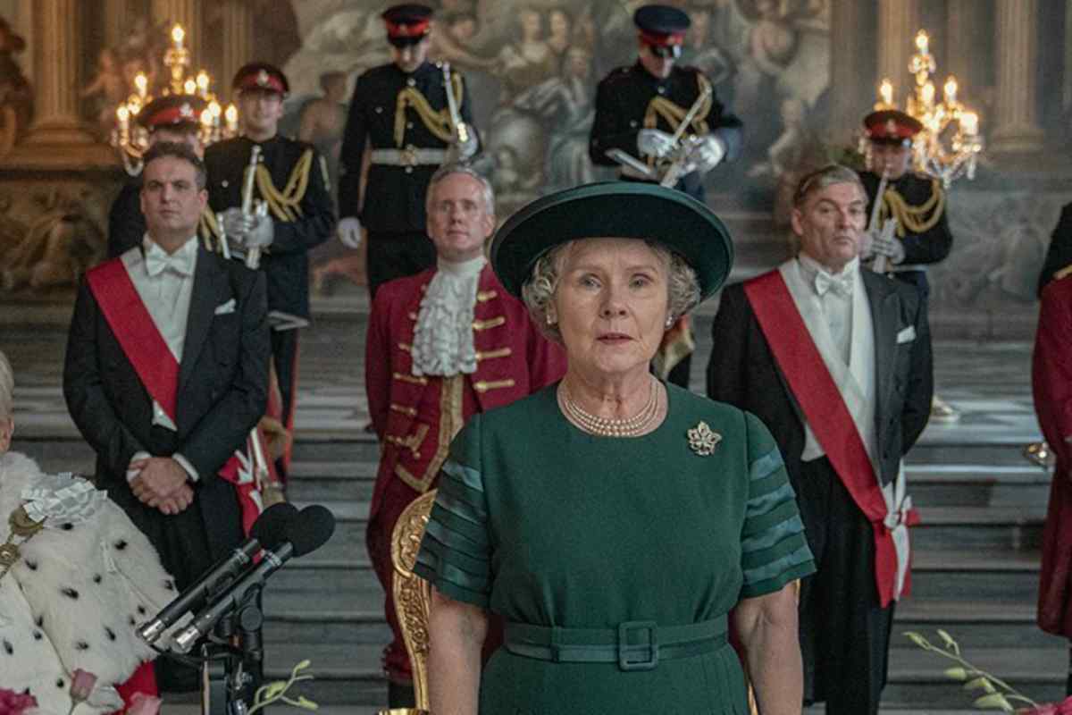 imelda staunton tornerà a interpretare la regina elisabetta in the crown