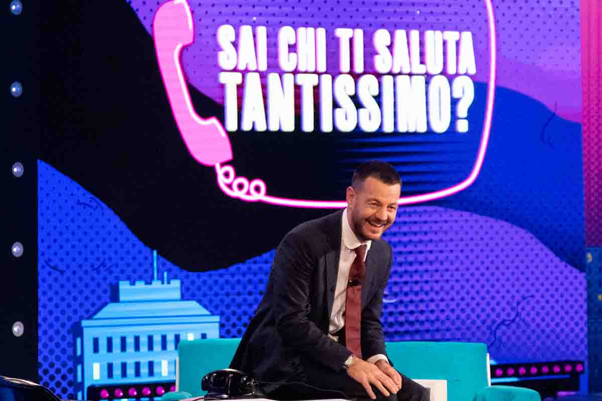 Cattelan nell'angolo di 'Sai chi ti saluta tantissimo'