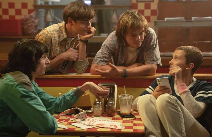per migliorare l'ascolto in inglese si può guardare stanger things