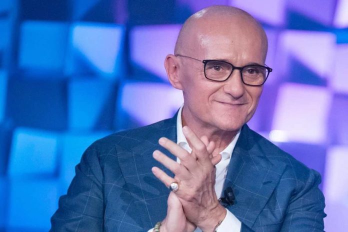 Alfonso Signorini Il Grande Fratello riparte stasera, Alfonso Signorini seguirà le nuove direttive