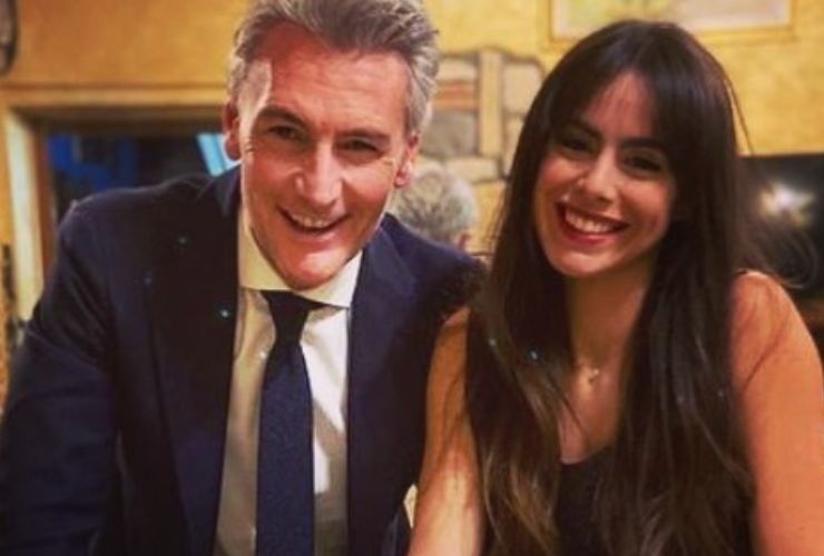 Roberto Farnesi età compagna figlia successi soap